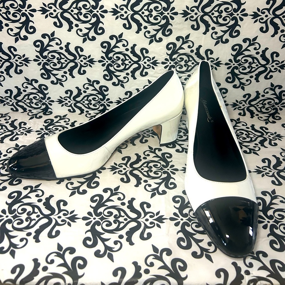 NWOT Mucccute Round Toe Block Heel Pumps
